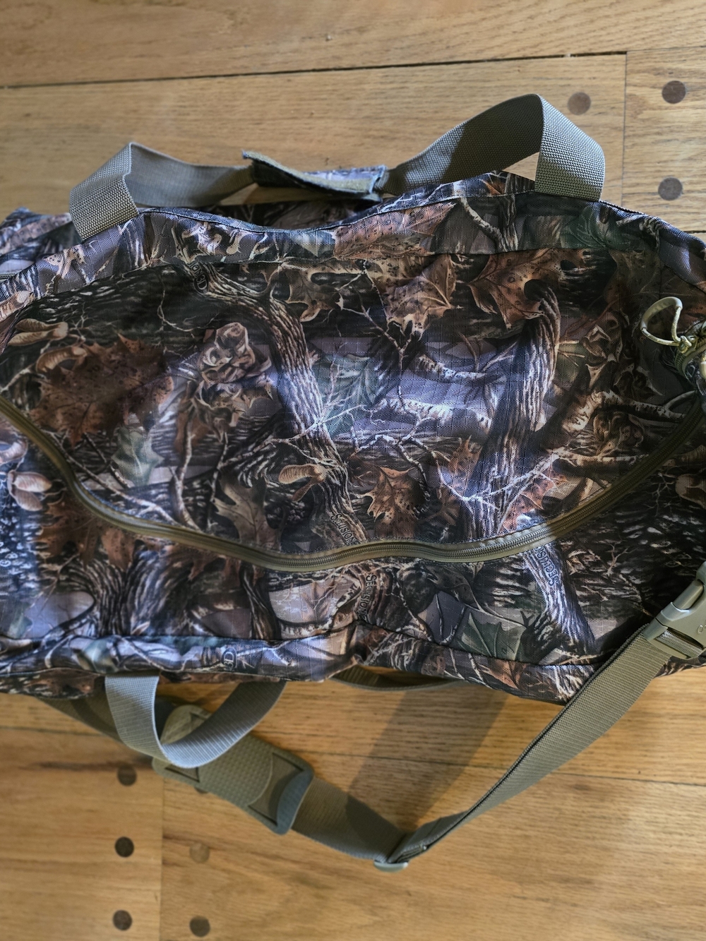Cabela's Seclusiin 3D Camo Duffel Bag with Olive Straps - Picture 3 of 8